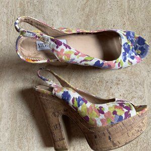 Steve Madden 2000s retro floral print peep toe sling back cork platform heels.